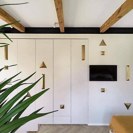 Suite With Private Bathroom At Three Bedroom Interwar Villa Grabyte With Daily Spaces To Share By Pine Forest On The Bank Of The River- 8Min By Car From Old Town Kaunas Kültér fotó
