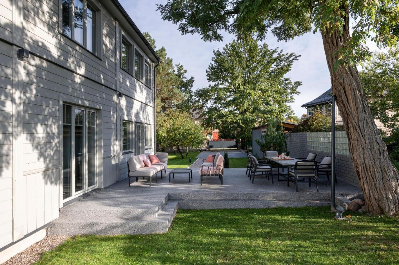 Suite With Private Bathroom At Three Bedroom Interwar Villa Grabyte With Daily Spaces To Share By Pine Forest On The Bank Of The River- 8Min By Car From Old Town Kaunas Kültér fotó