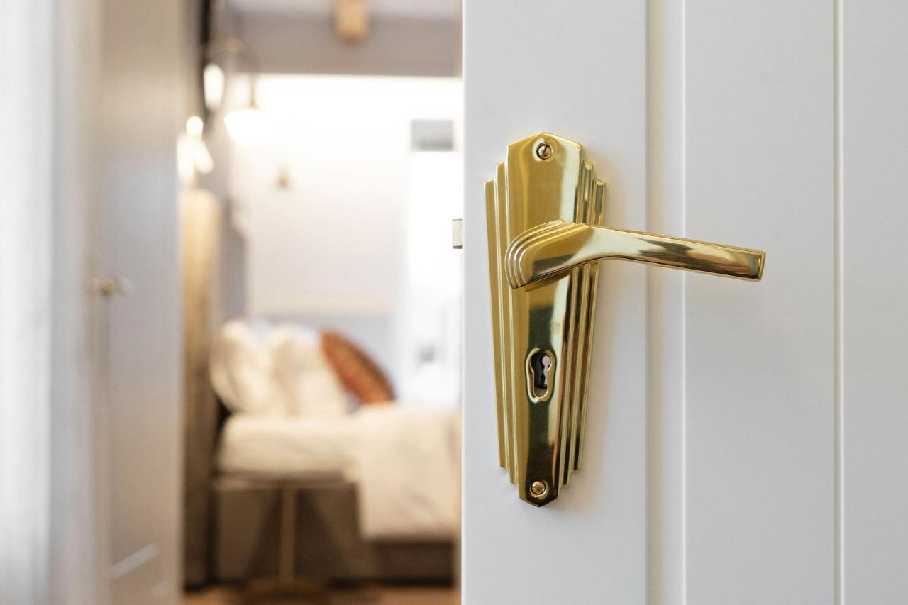 Suite With Private Bathroom At Three Bedroom Interwar Villa Grabyte With Daily Spaces To Share By Pine Forest On The Bank Of The River- 8Min By Car From Old Town Kaunas Kültér fotó