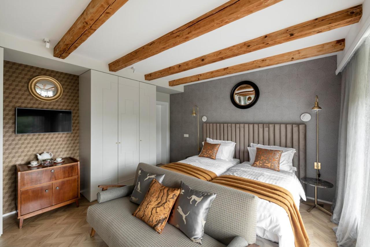 Suite With Private Bathroom At Three Bedroom Interwar Villa Grabyte With Daily Spaces To Share By Pine Forest On The Bank Of The River- 8Min By Car From Old Town Kaunas Kültér fotó