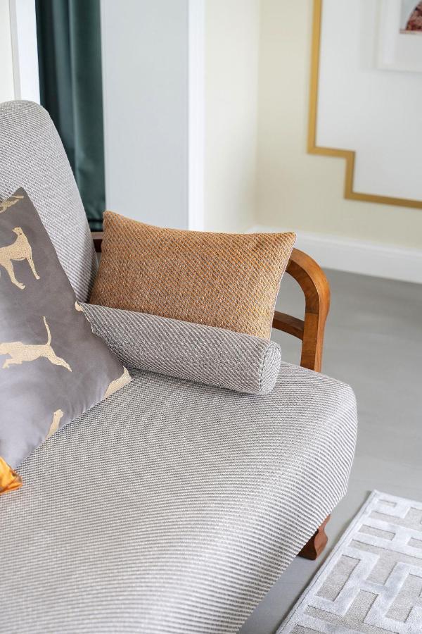 Suite With Private Bathroom At Three Bedroom Interwar Villa Grabyte With Daily Spaces To Share By Pine Forest On The Bank Of The River- 8Min By Car From Old Town Kaunas Kültér fotó
