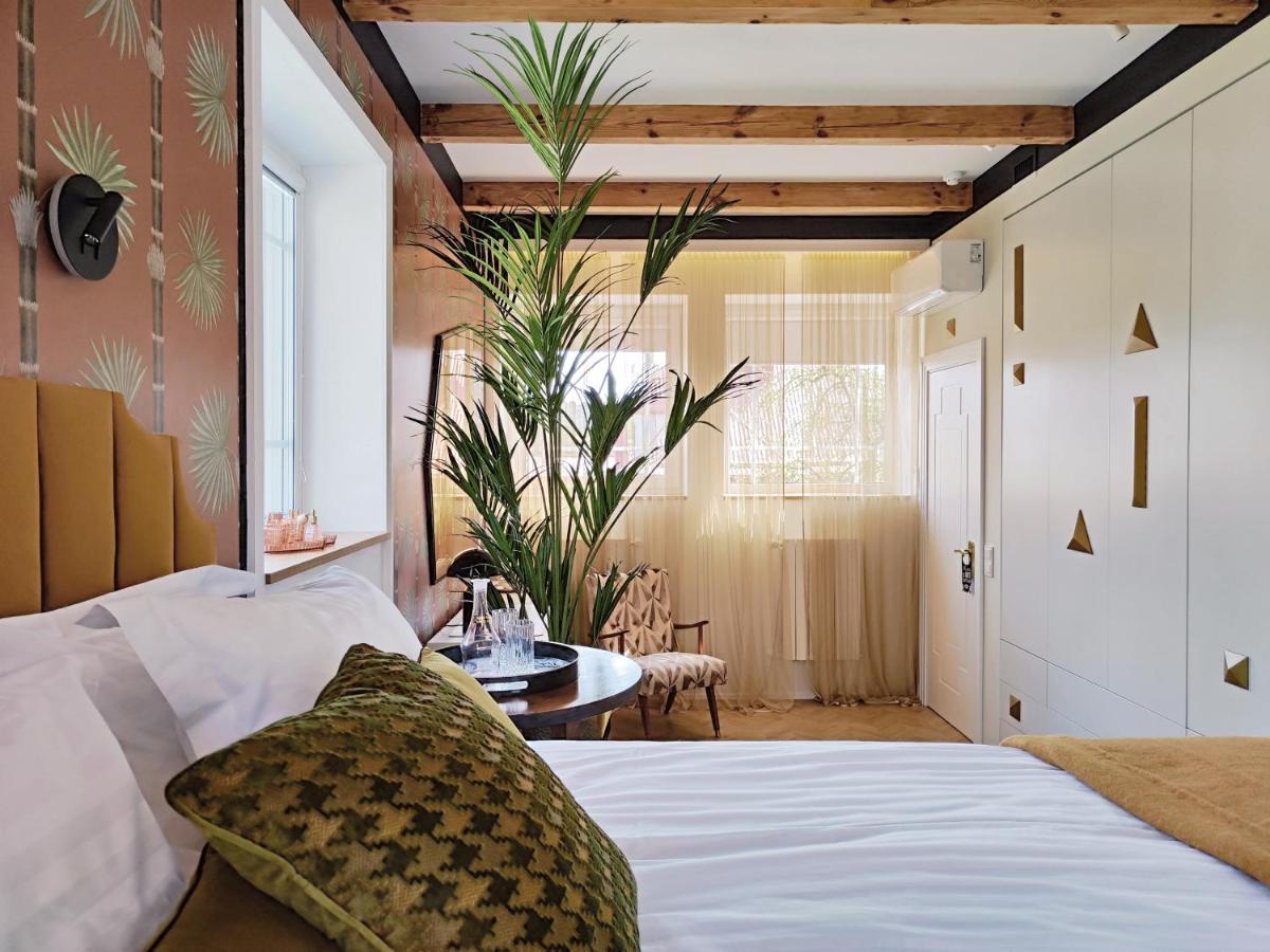 Suite With Private Bathroom At Three Bedroom Interwar Villa Grabyte With Daily Spaces To Share By Pine Forest On The Bank Of The River- 8Min By Car From Old Town Kaunas Kültér fotó