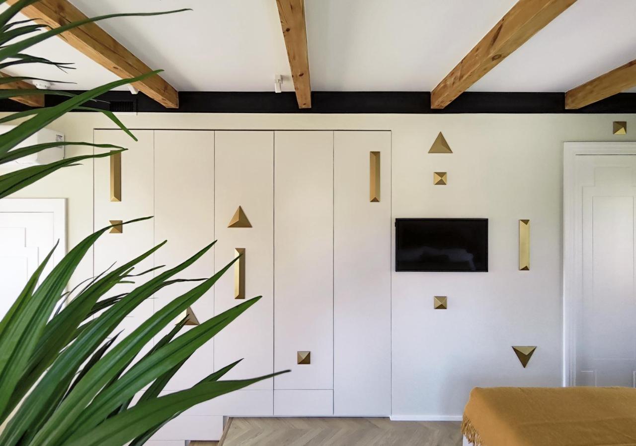 Suite With Private Bathroom At Three Bedroom Interwar Villa Grabyte With Daily Spaces To Share By Pine Forest On The Bank Of The River- 8Min By Car From Old Town Kaunas Kültér fotó
