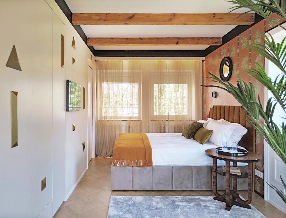 Suite With Private Bathroom At Three Bedroom Interwar Villa Grabyte With Daily Spaces To Share By Pine Forest On The Bank Of The River- 8Min By Car From Old Town Kaunas Kültér fotó